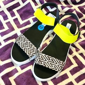 NWT Chinese Laundry Sandals 10 Womens